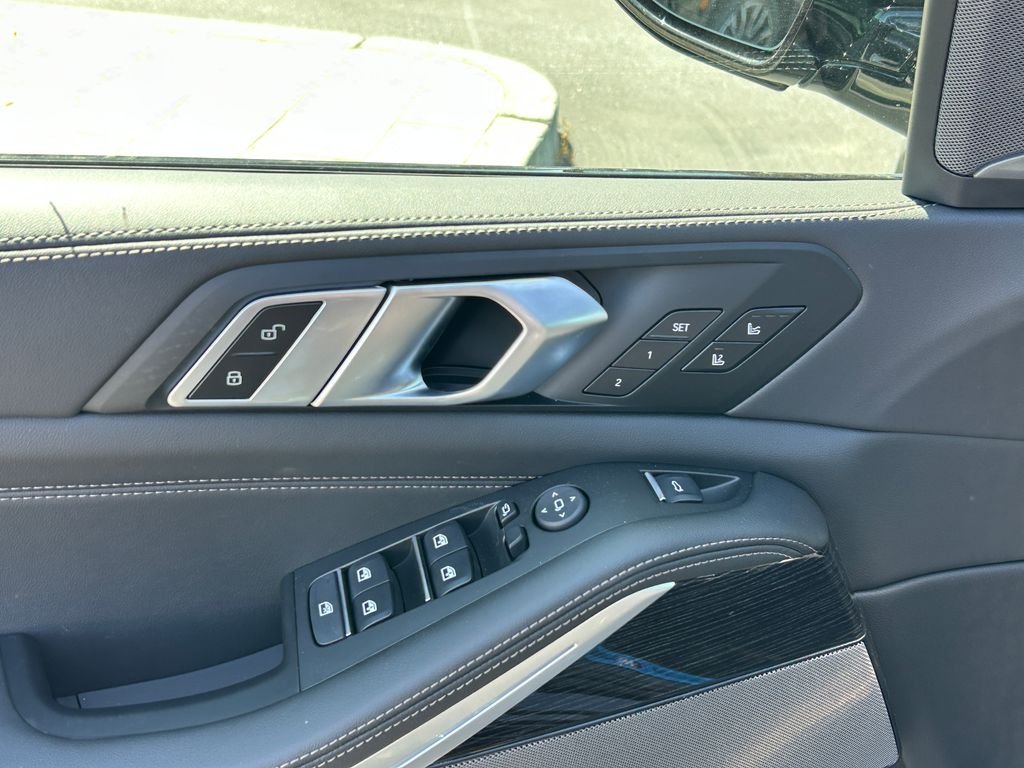 New 2026 Carbon Black Metallic BMW xDrive40i image 12