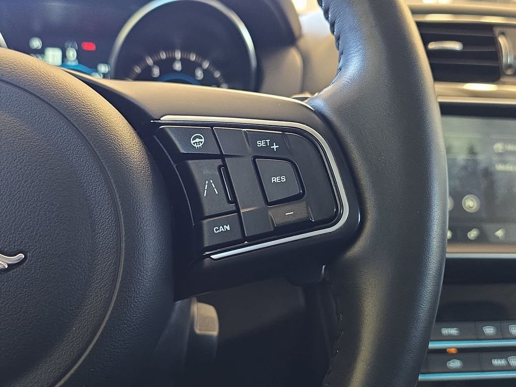 Used 2020  Jaguar 25t image 21