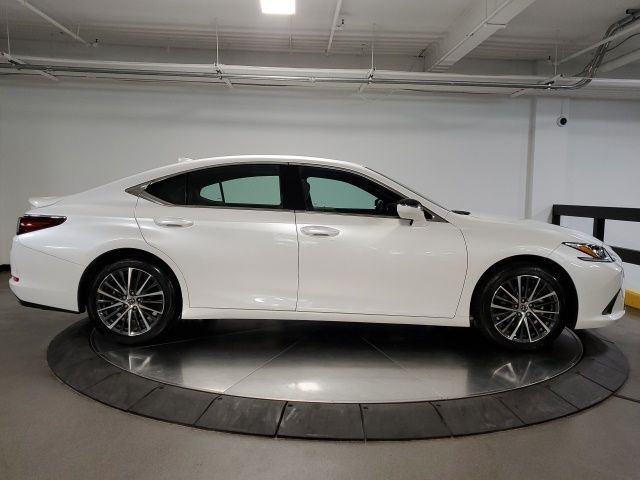 Used 2025 White Lexus 350 image 10
