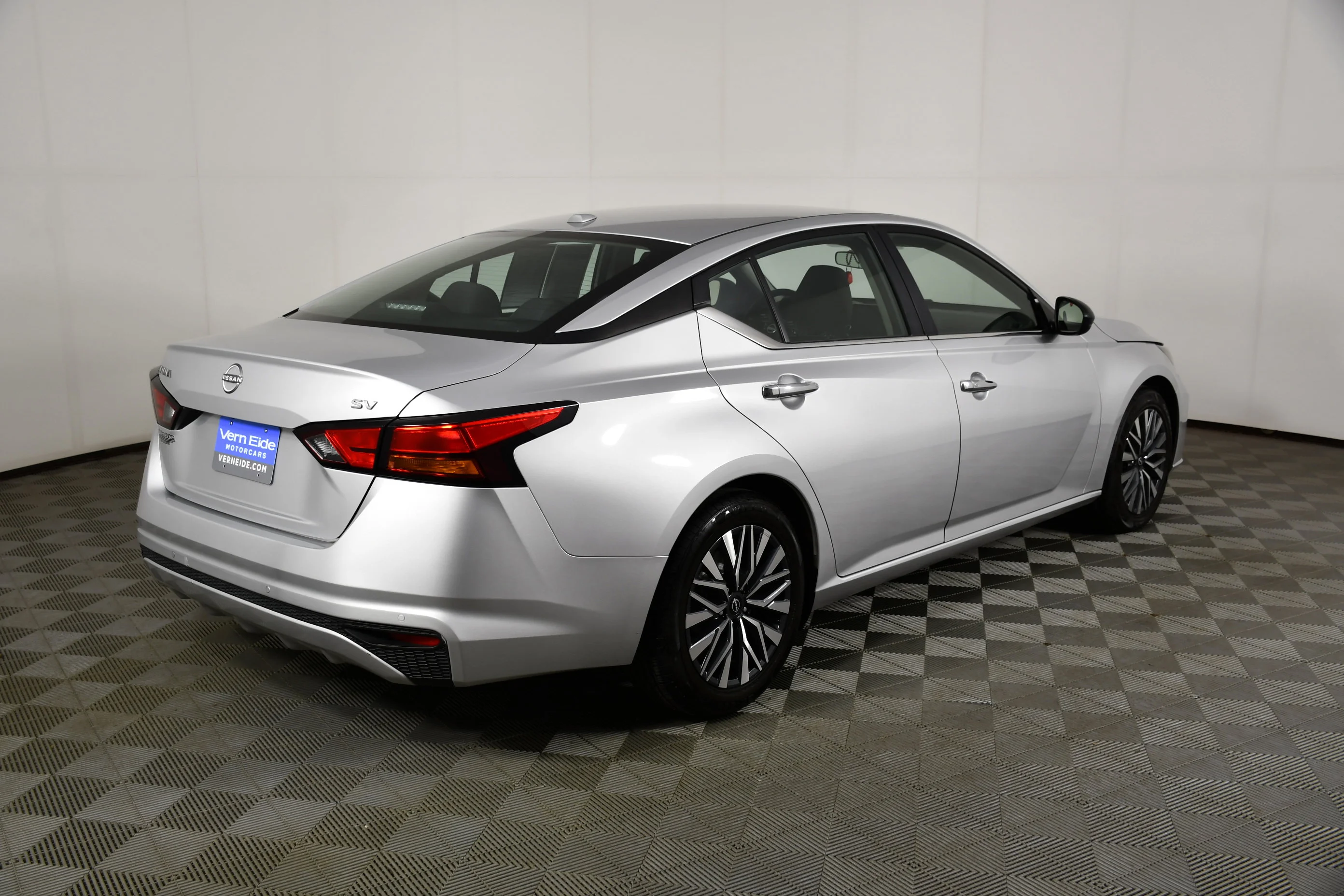 Used 2024 Brilliant Silver Metallic Nissan 2.5 SV image 6
