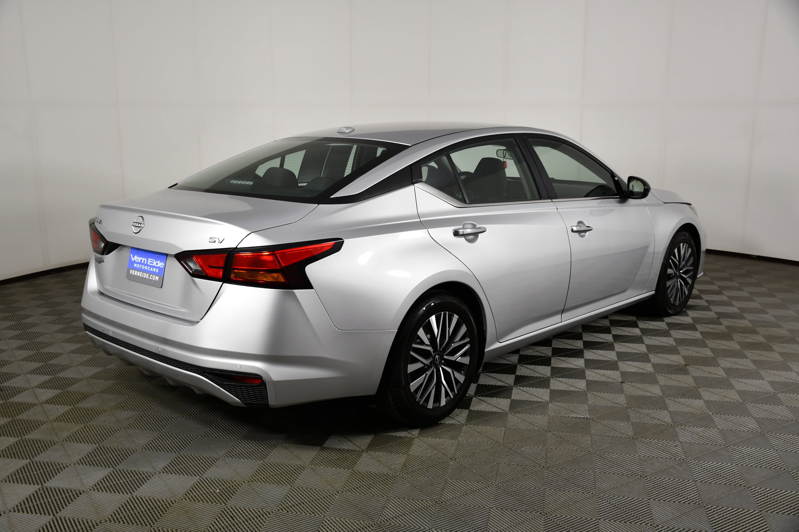 Used 2024 Brilliant Silver Metallic Nissan 2.5 SV image 6