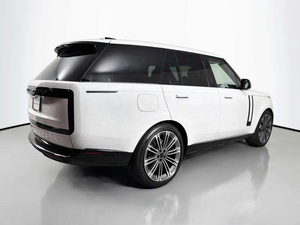 New 2026 Fuji White Land Rover SE image 5