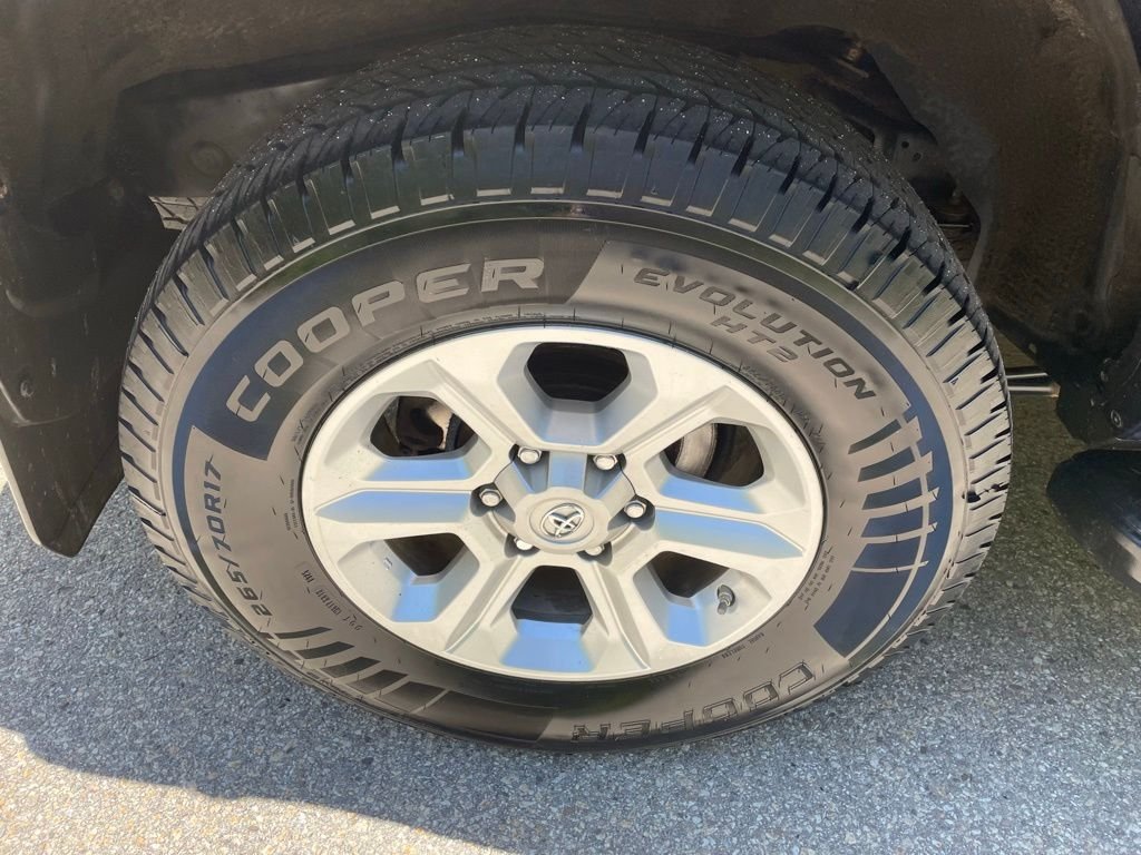 Used 2019 Nautical Blue Metallic Toyota SR5 Premium image 6