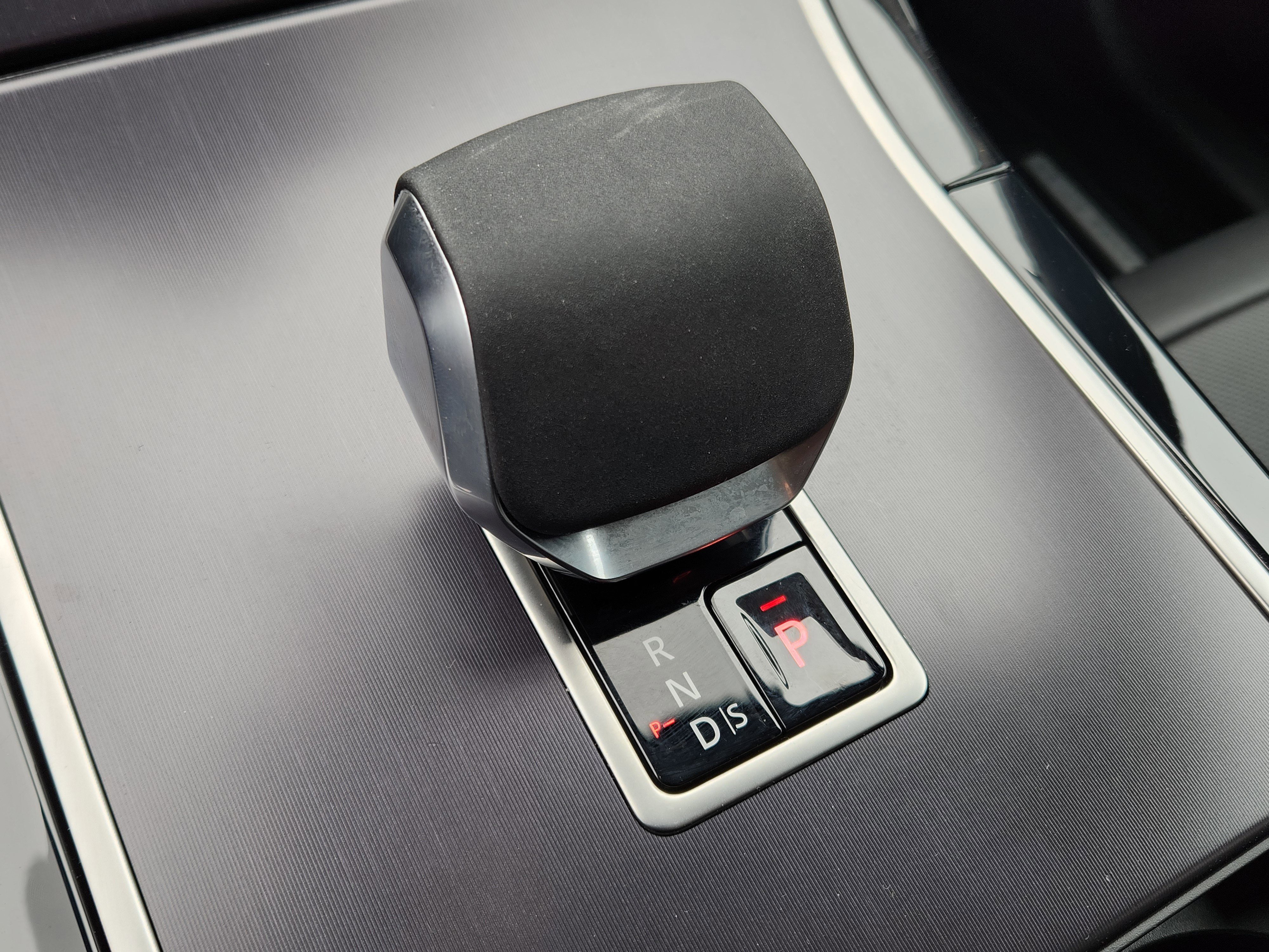 Certified Used 2026 Fuji White Land Rover Dynamic SE image 22