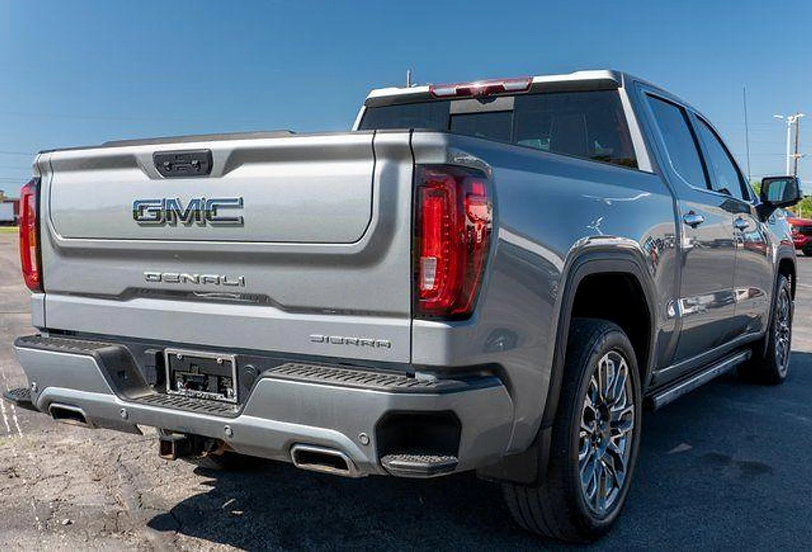 Used 2023  GMC Denali Ultimate image 6