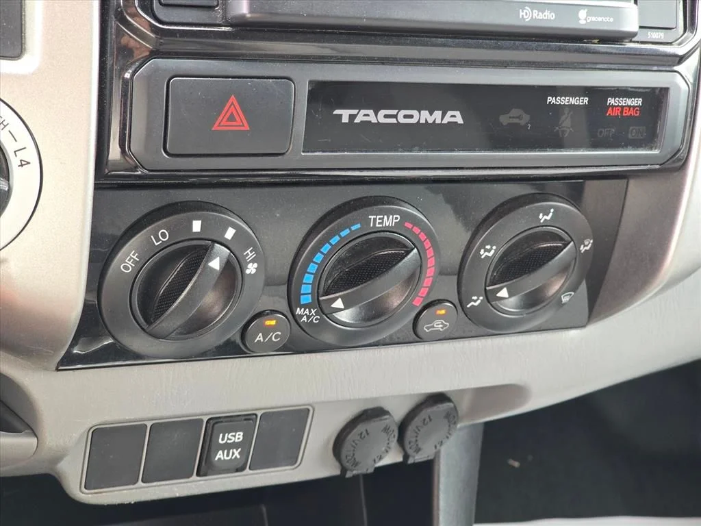 Used 2015 Red Toyota Base image 17