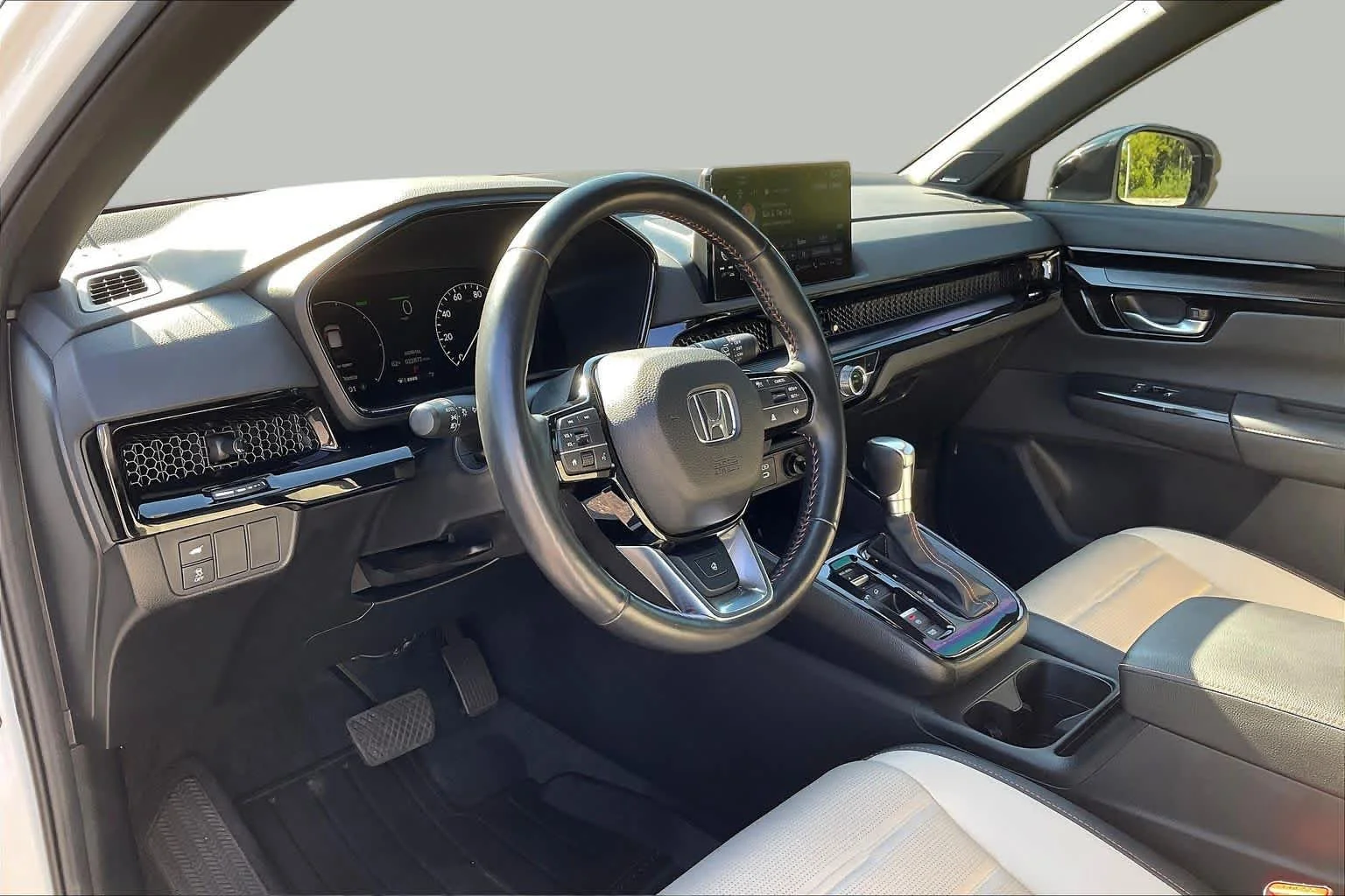 Used 2024 Platinum White Pearl Honda Sport Touring image 18