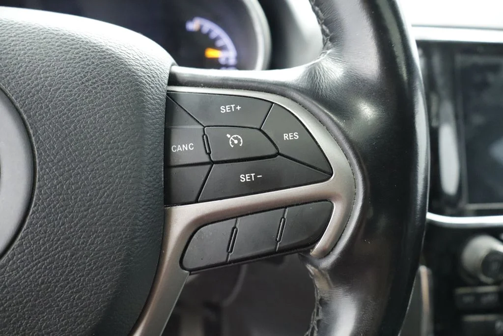 Certified Used 2020 Gray Jeep Limited image 34