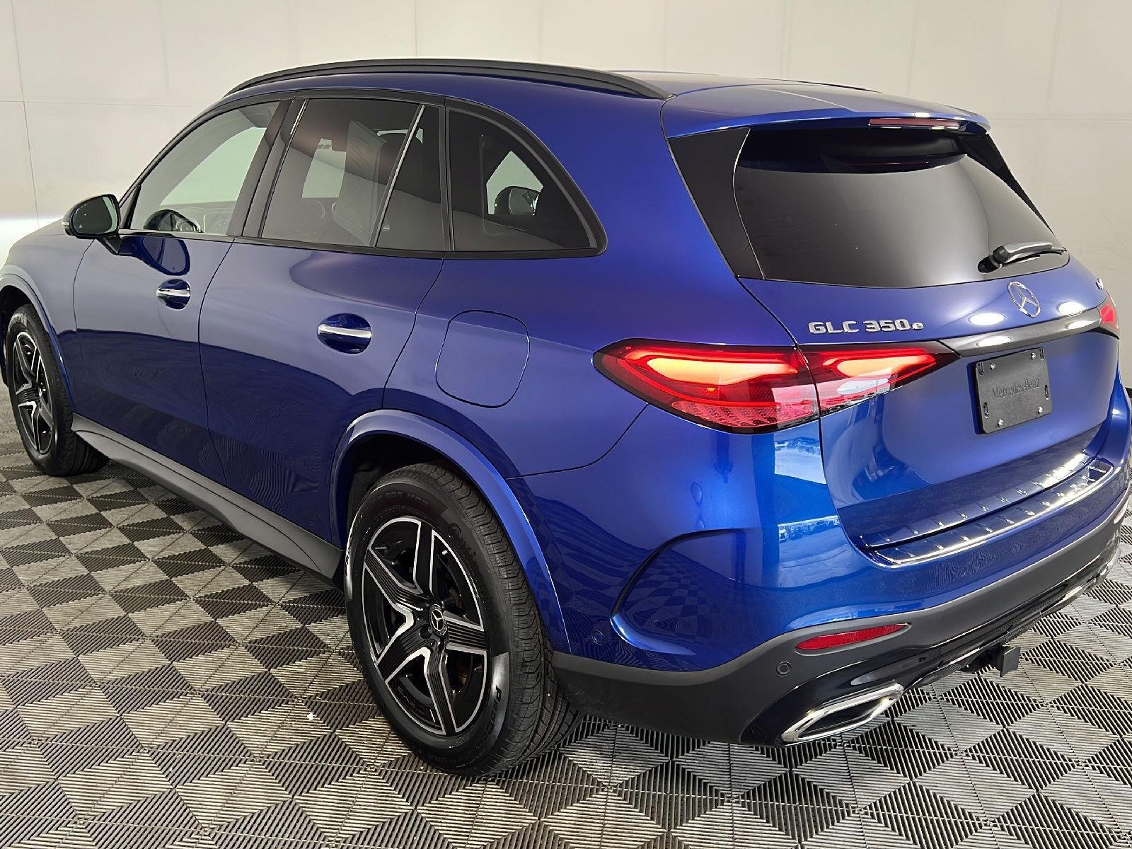 Used 2025 Starling Blue Metallic Mercedes-Benz GLC 350e image 19