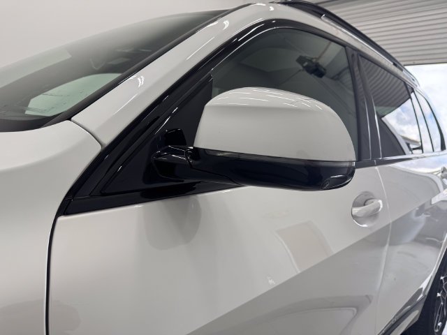 Used 2023 Mineral White Metallic BMW xDrive40i image 49
