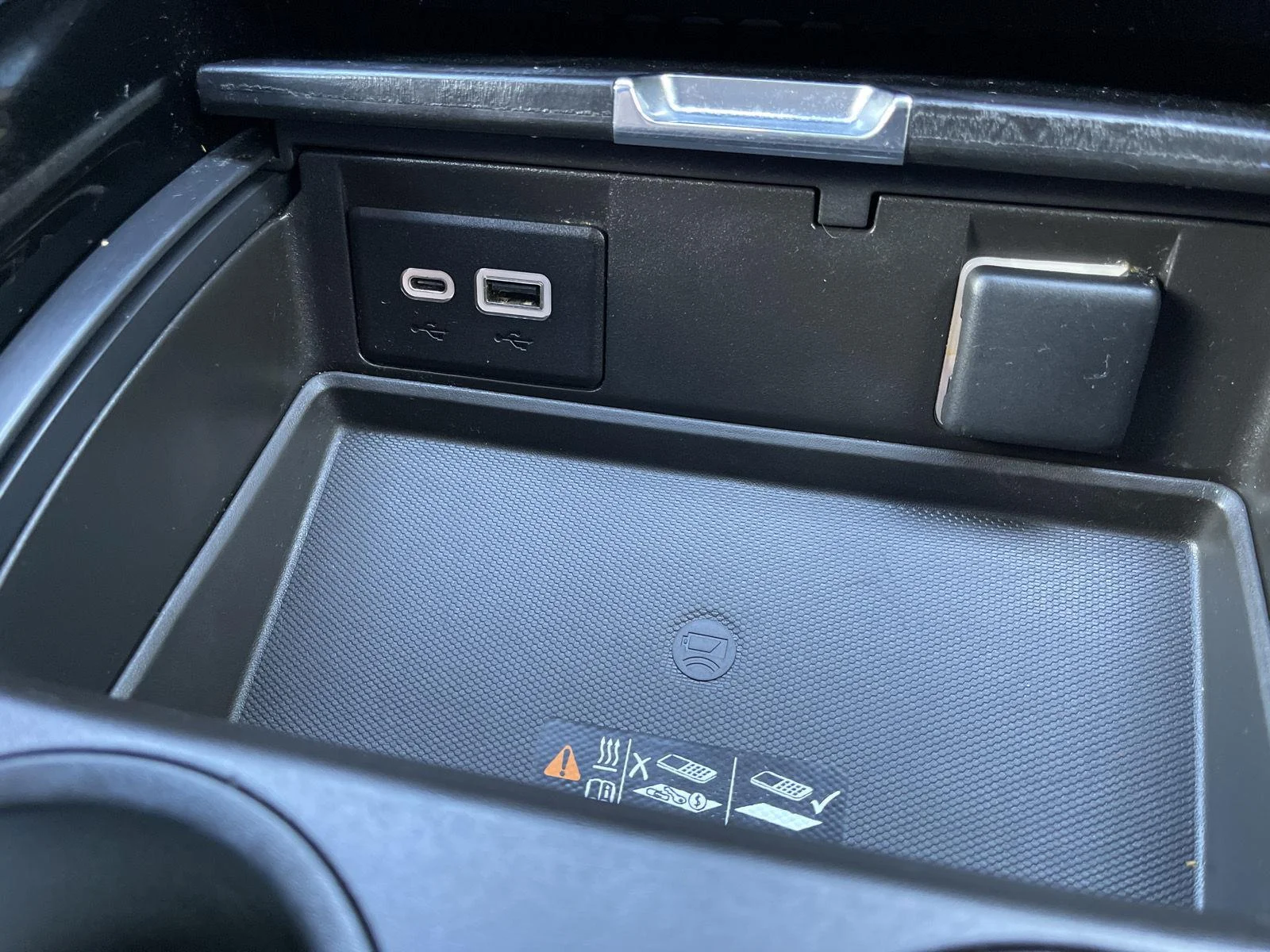 Used 2022 Onyx Black GMC Denali image 32