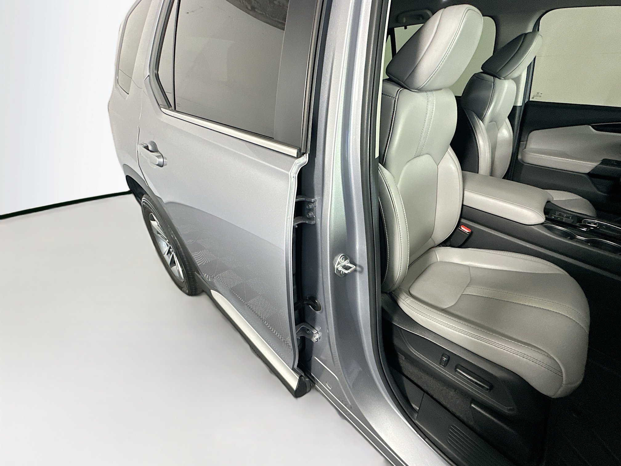 Used 2025 Silver Honda EX-L image 28