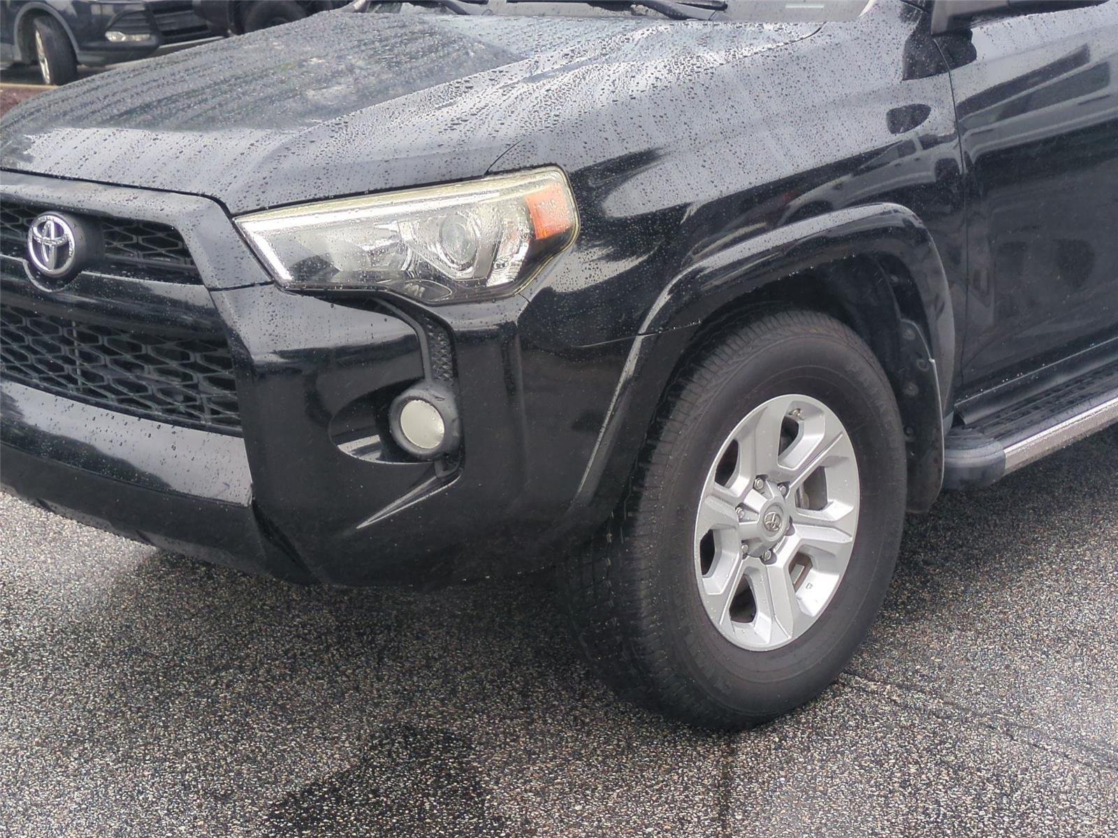 Used 2016 Midnight Black Metallic Toyota SR5 Premium image 9