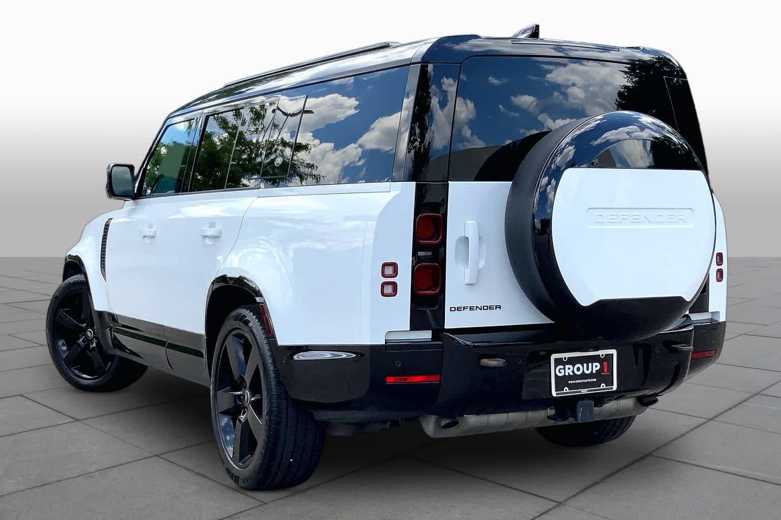 Used 2024 Fuji White Land Rover X-Dynamic SE image 11