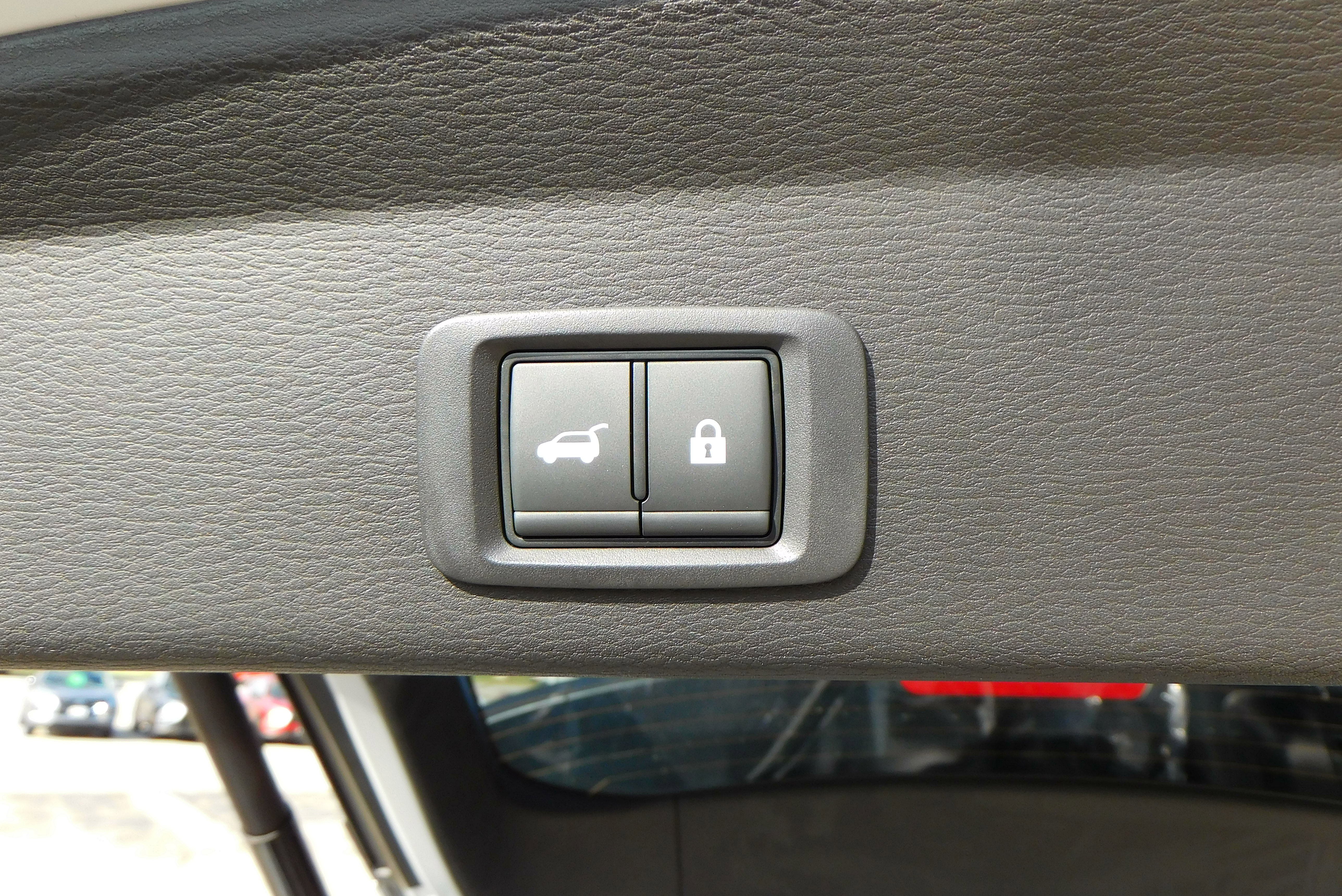 Used 2025 WHITE DIMD Mitsubishi SEL Platinum Edition image 6