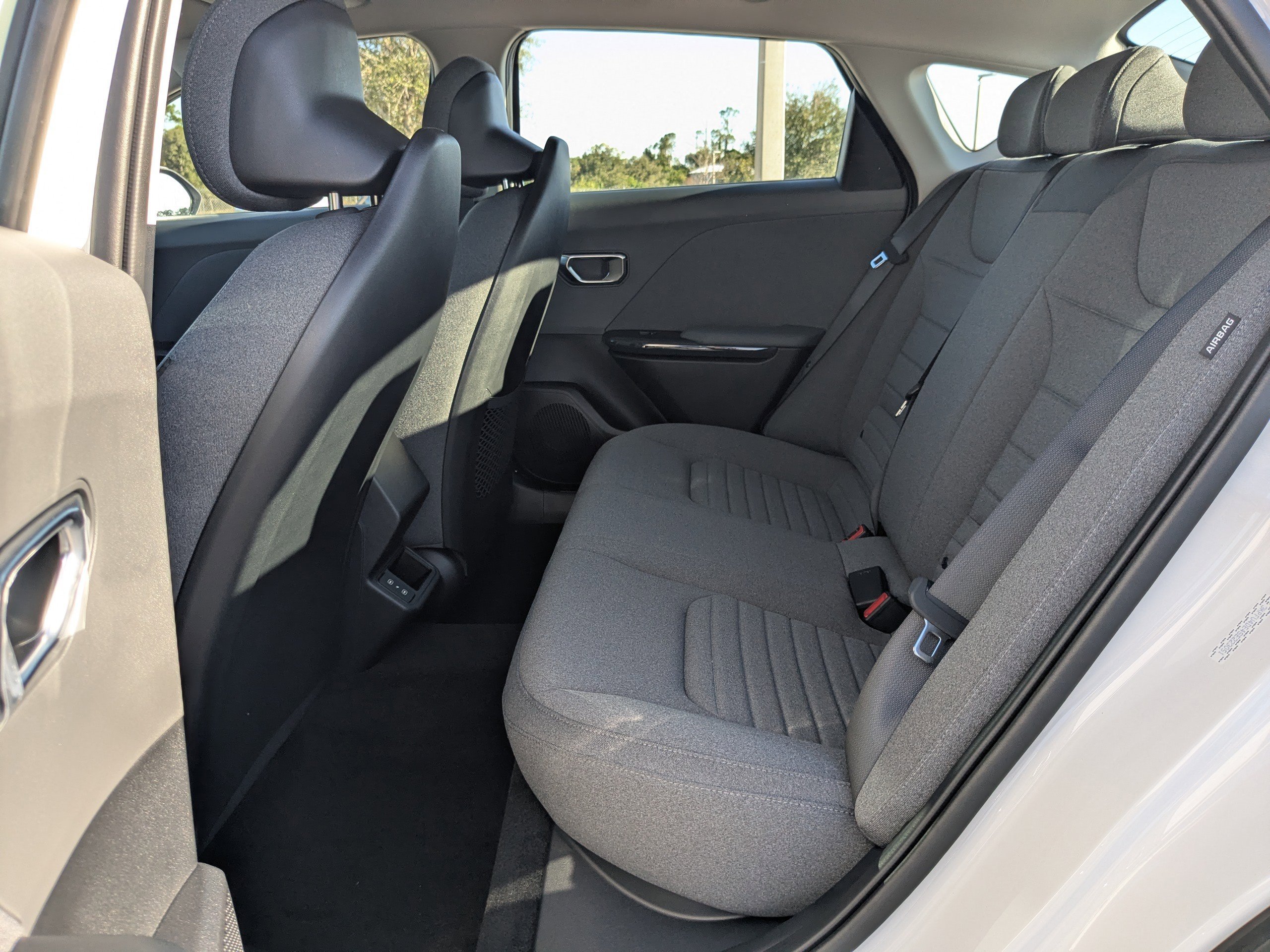 New 2025 Snow White Pearl Kia EX image 15