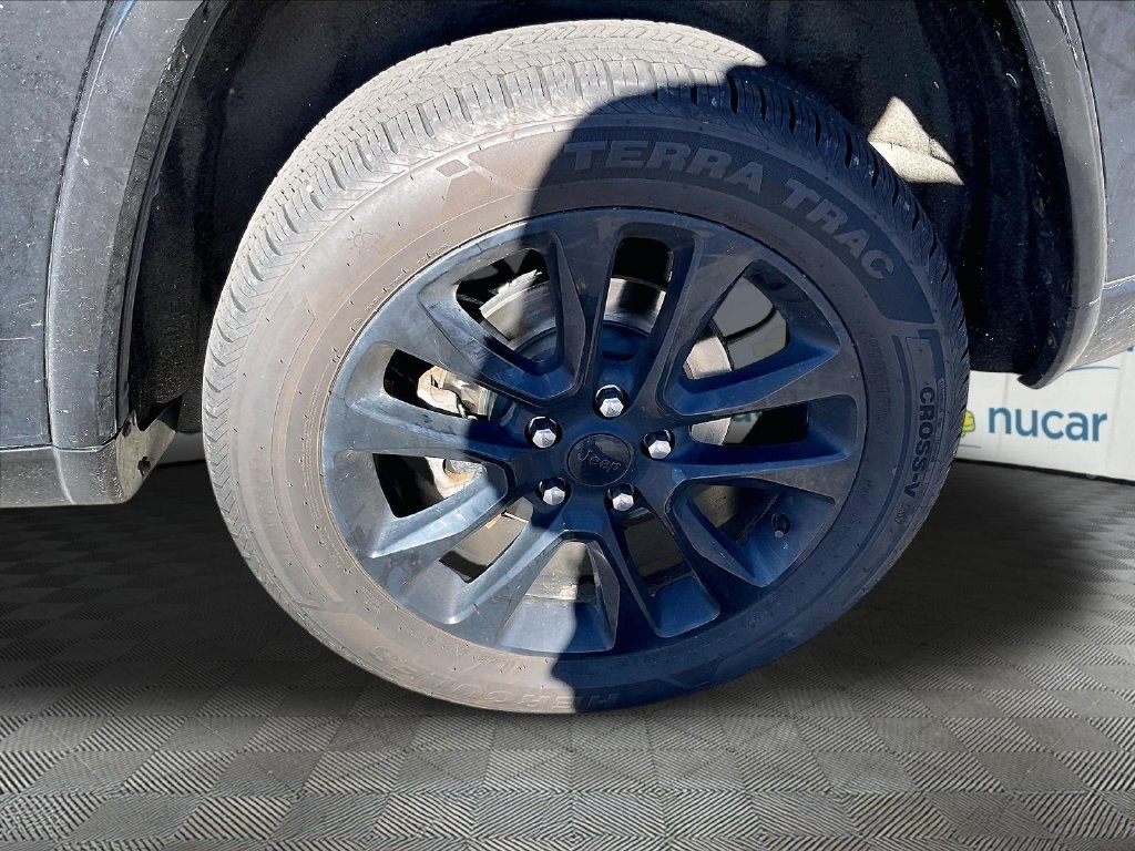Used 2020 Diamond Black Crystal Pearlcoat Jeep Altitude image 4