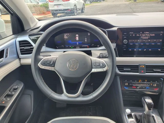 Used 2025  Volkswagen 1.5T SE image 12