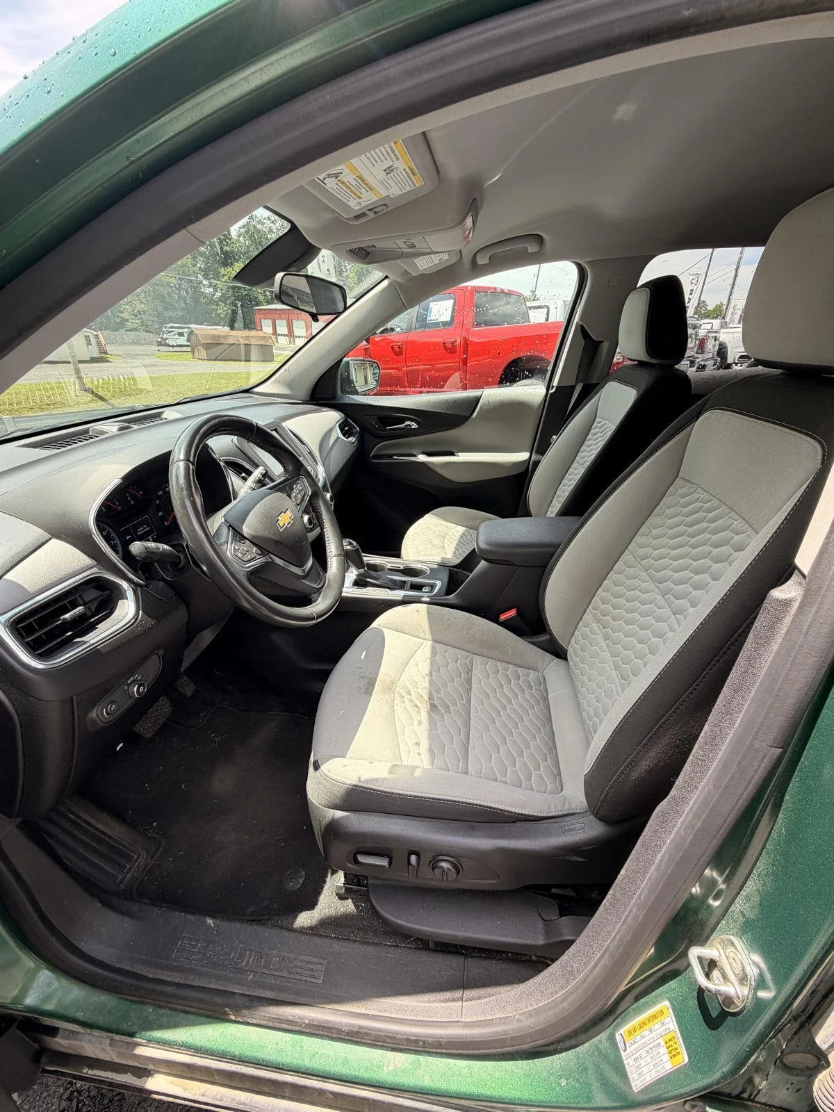 Used 2018 IVY METALLIC CHEVROLET TRUCK LT image 10