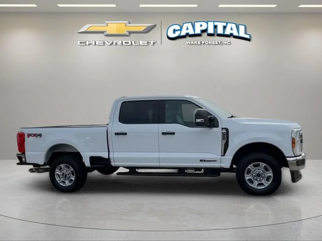 Used 2025  Ford XL image 6