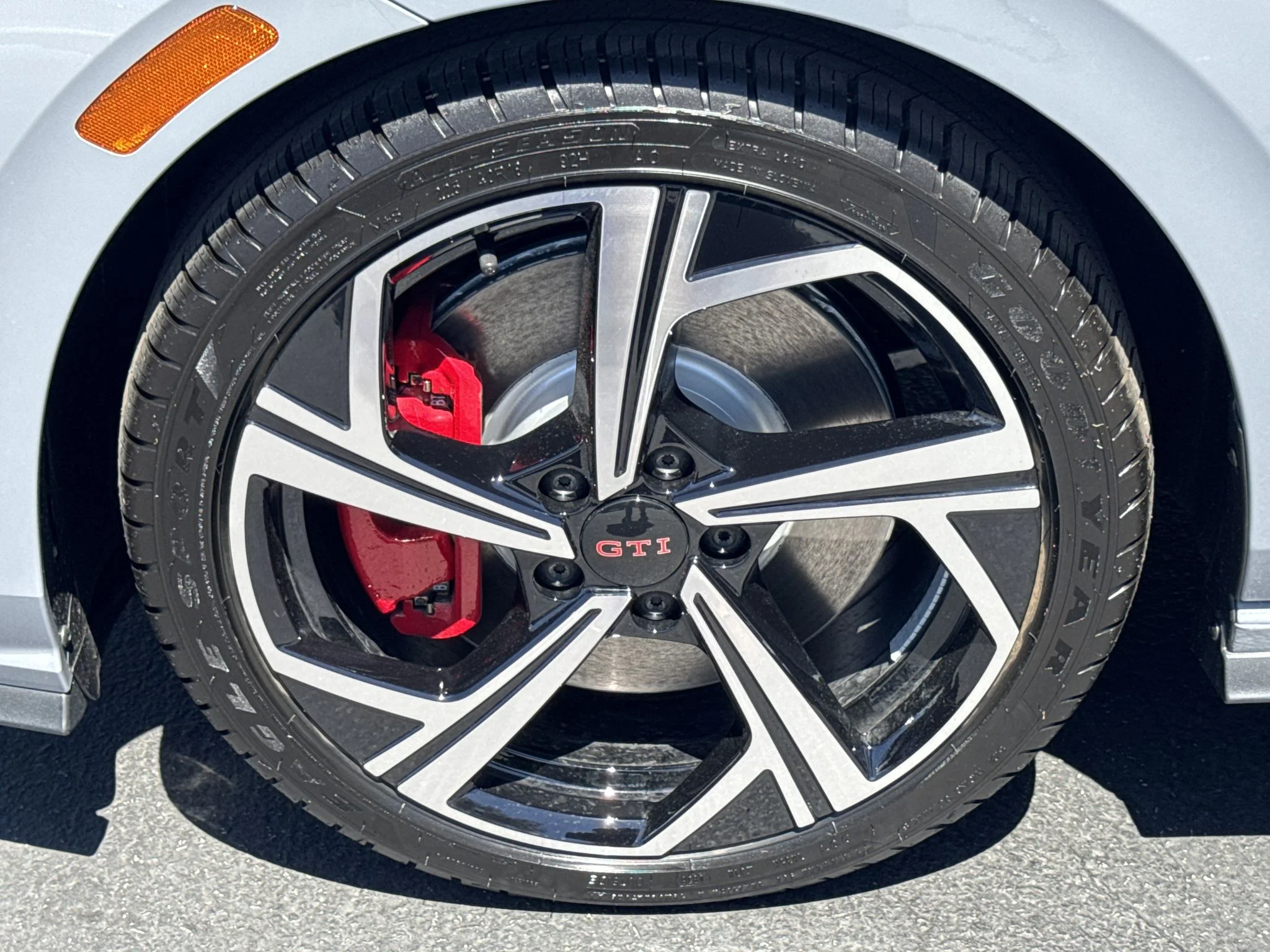 New 2026 Moonstone Gray Volkswagen SE image 10