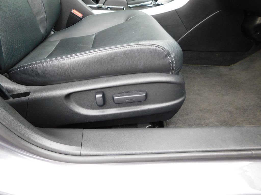 Used 2015 Gray Honda EX-L image 19