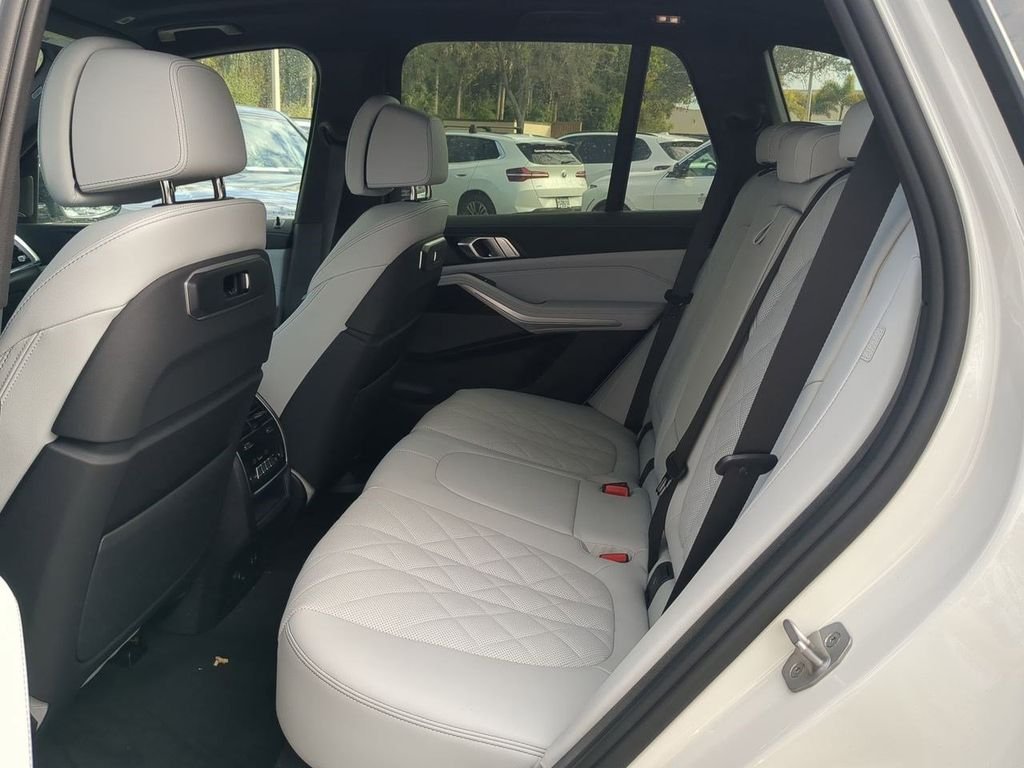 New 2026 Alpine White BMW xDrive40i image 14