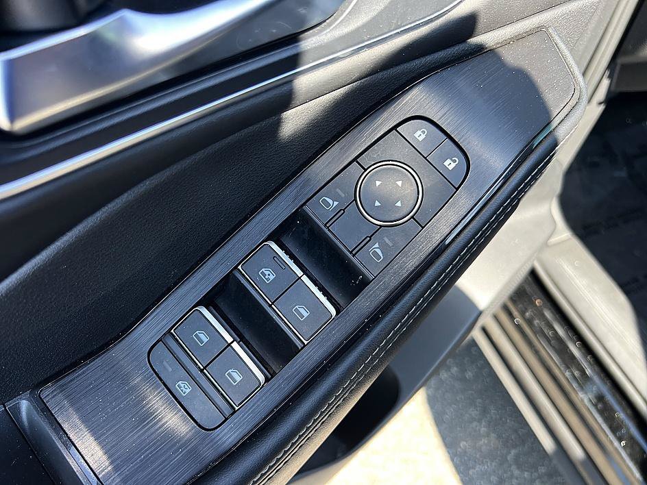 Used 2026 Super Black Nissan Platinum image 21