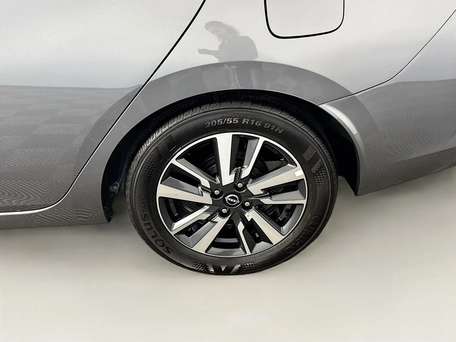 2025 Nissan Versa Sedan SV - Photo 20