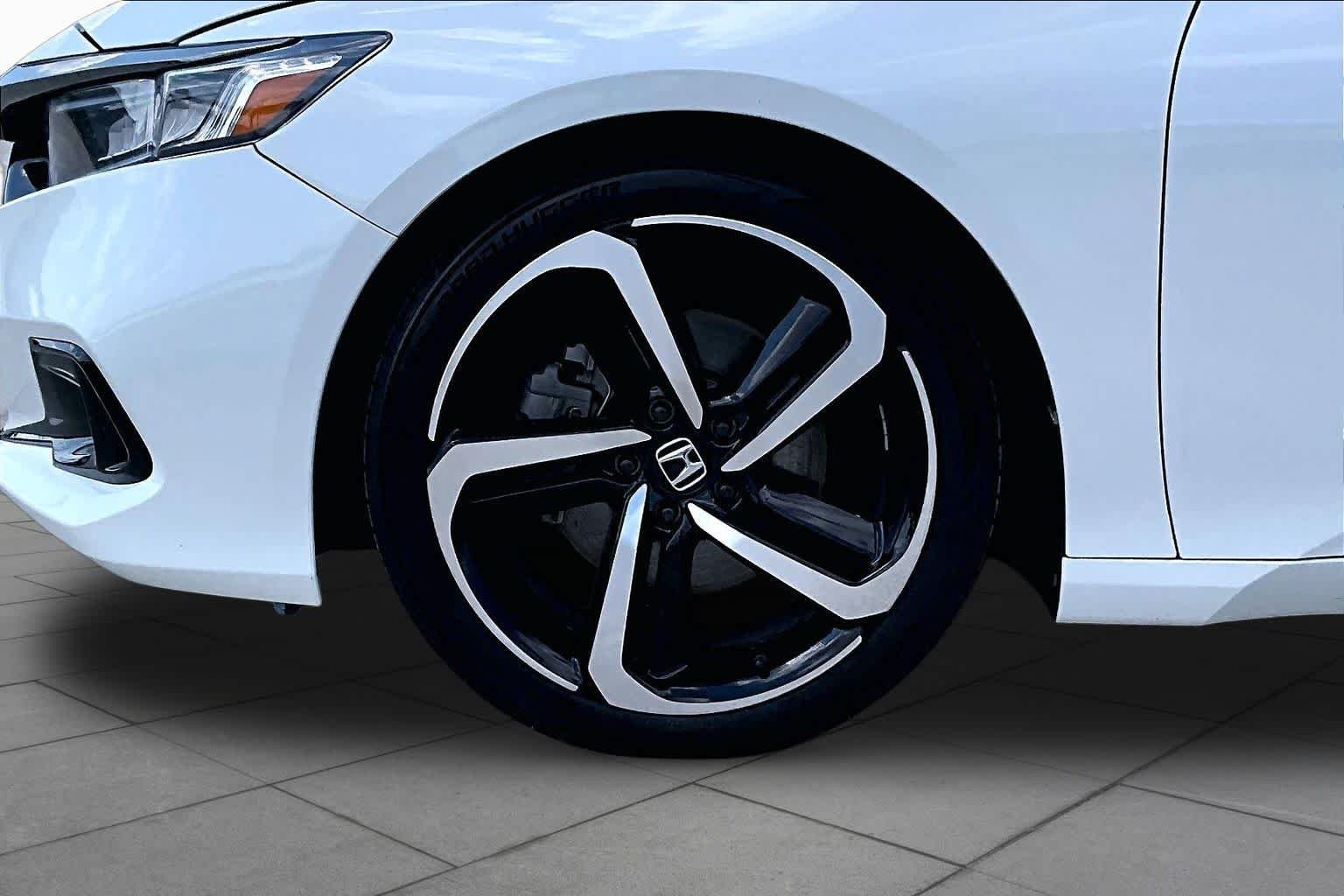 Used 2022 Platinum White Pearl Honda Sport image 9