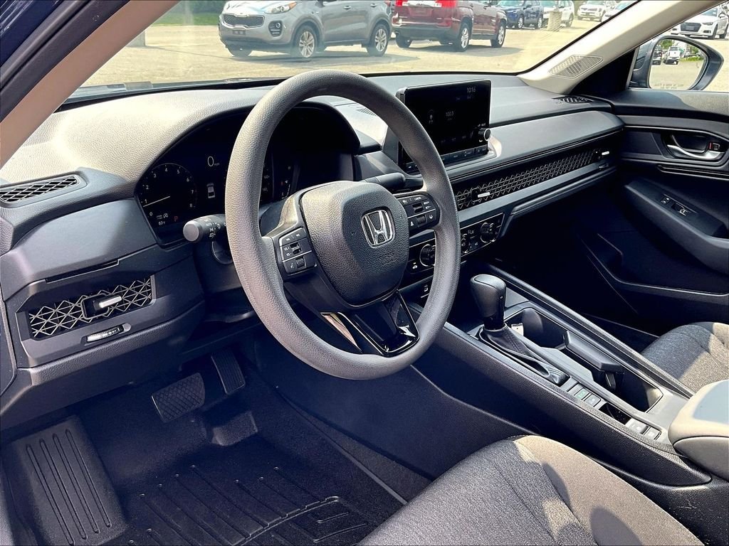Used 2025 Blue Honda SE image 8