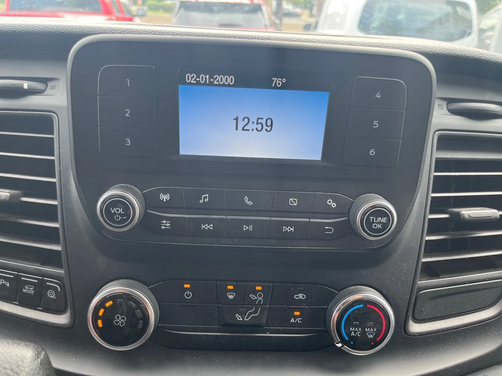 Used 2020 Oxford White Ford T250 MED ROOF image 9