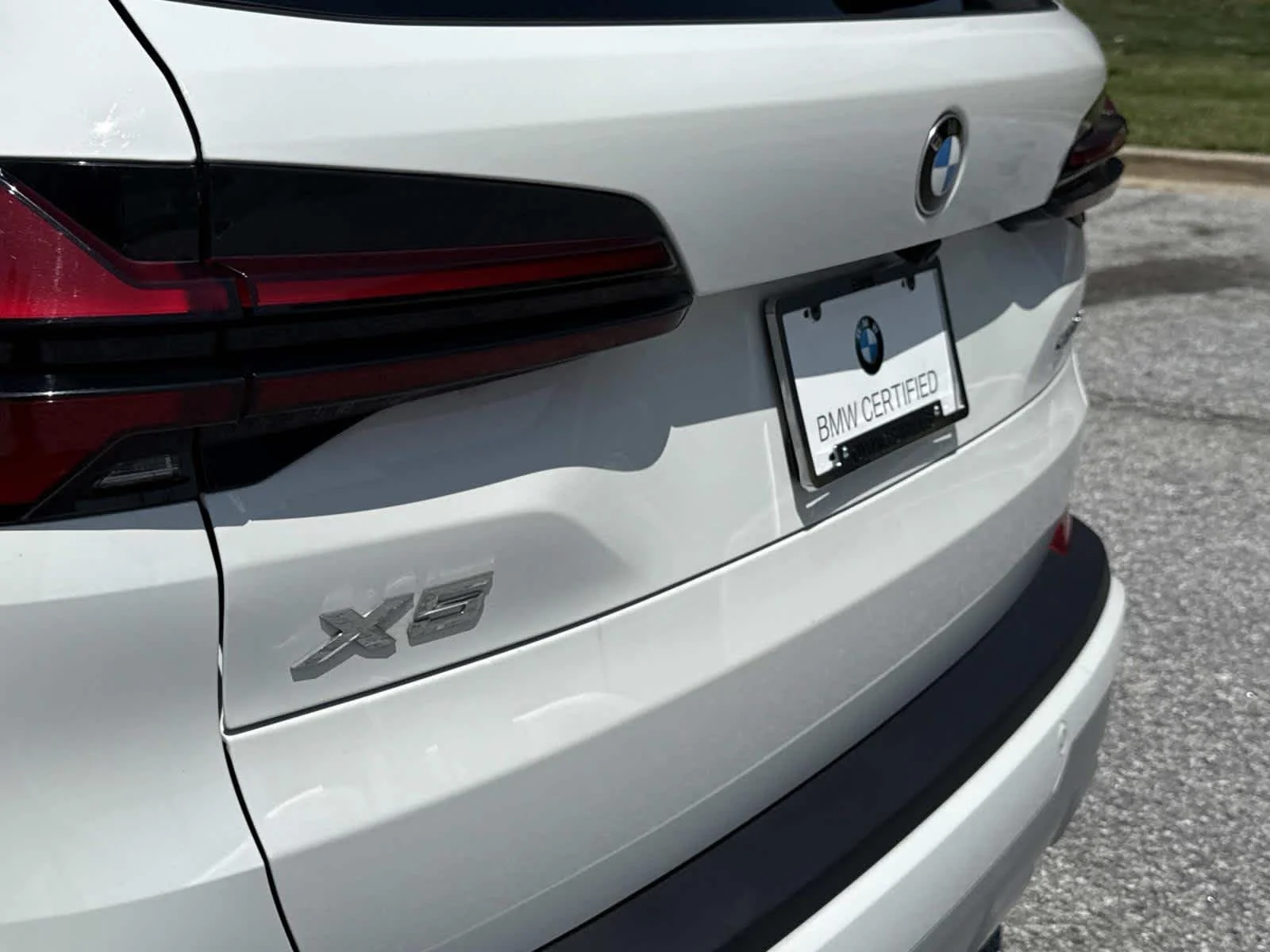 Used 2024 Alpine White BMW xDrive40i image 11