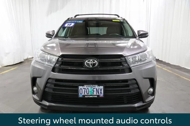 Used 2018 Gray Toyota SE image 9