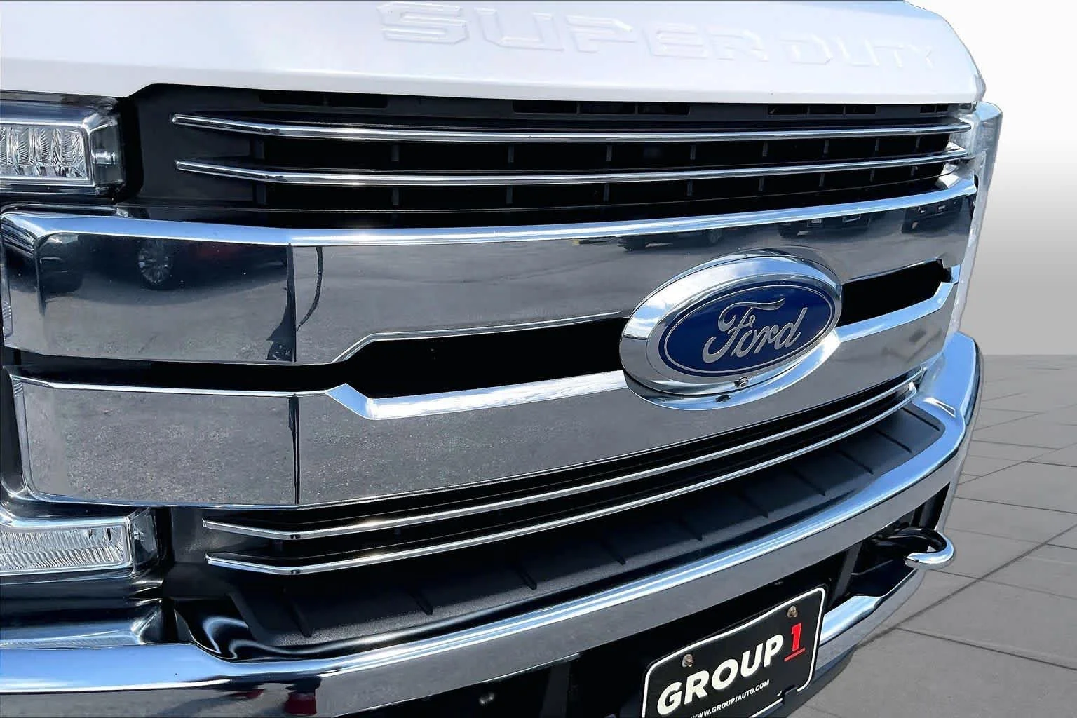 Used 2018 White Platinum Metallic Tri-Coat Ford LARIAT image 28