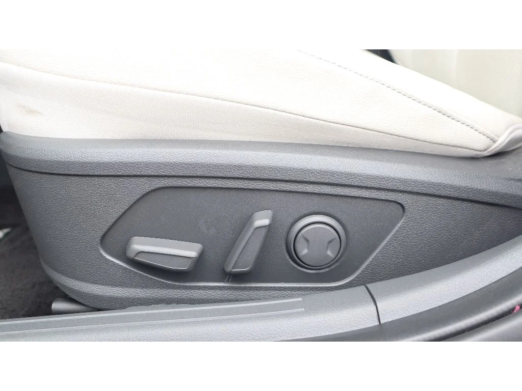 Used 2023 Serenity White Hyundai Limited image 13