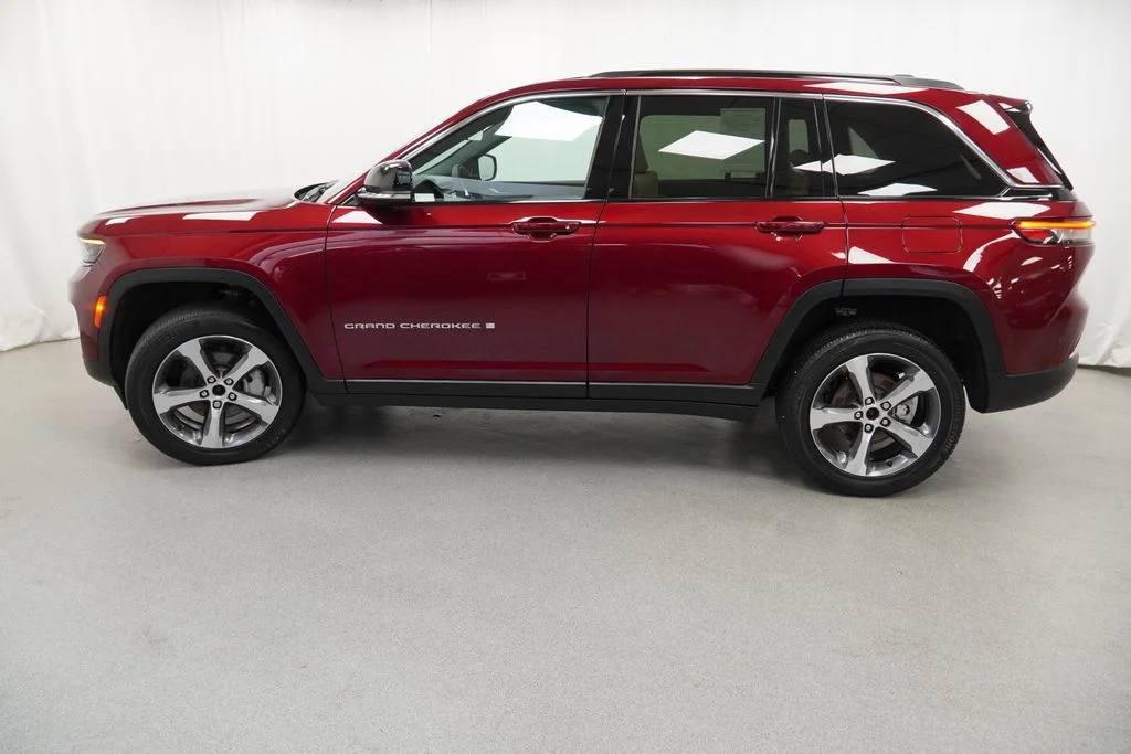 Used 2025 Red Jeep Limited image 27