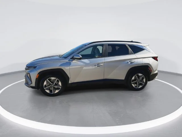 Used 2025 Silver Hyundai SEL image 5