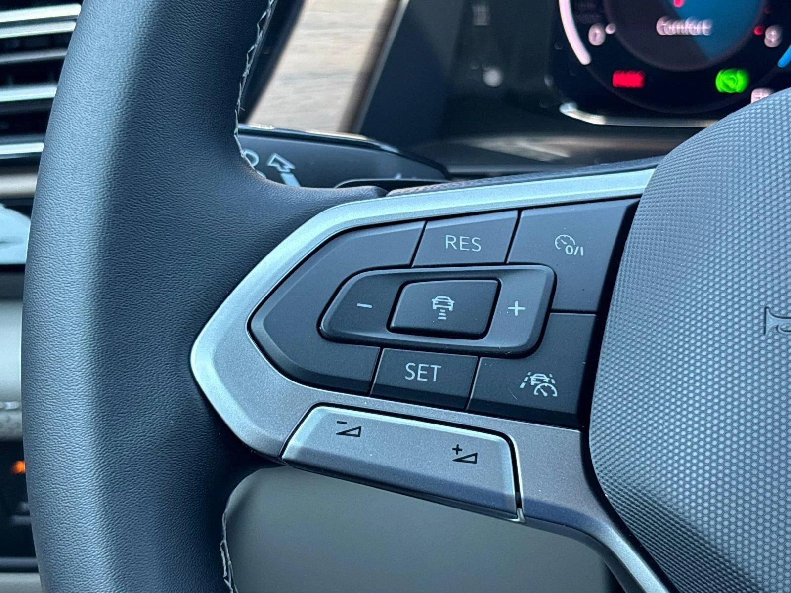 New 2026 Pure Gray Volkswagen 2.0T SE w/Technology image 19
