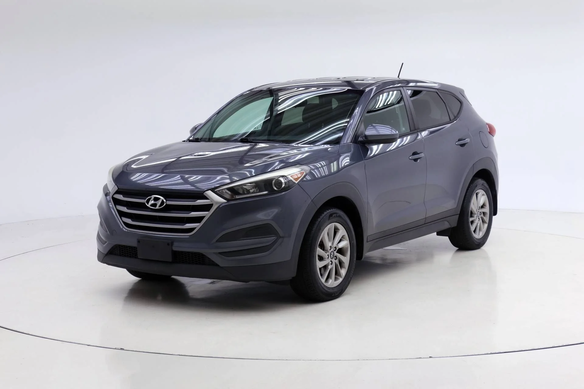 Used 2017 Coliseum Gray Hyundai SE image 1