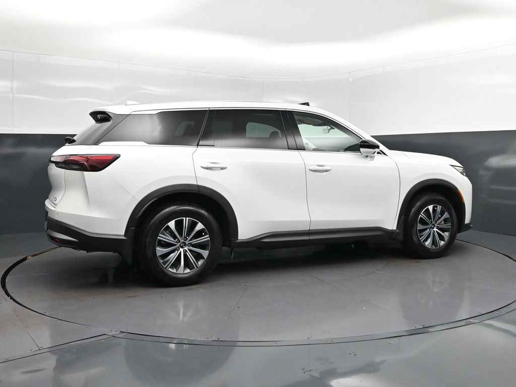 Certified Used 2026 White INFINITI PURE image 8