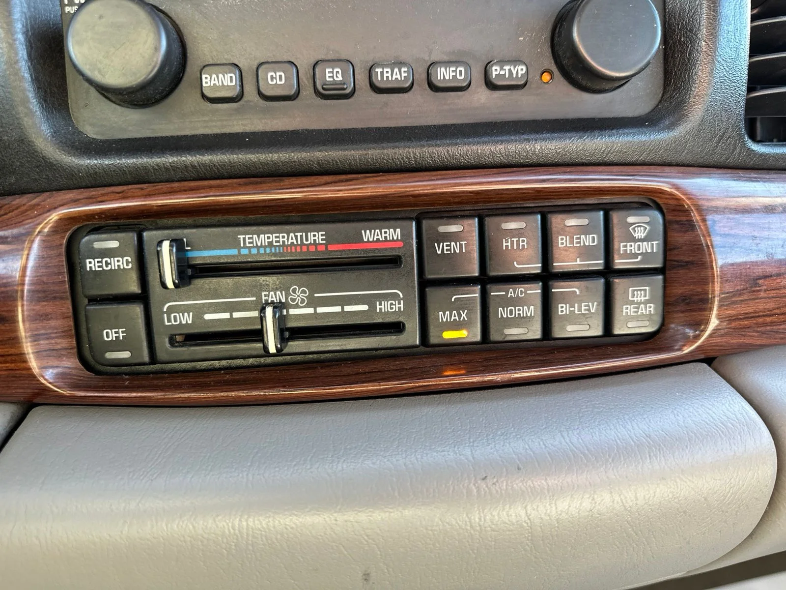 Used 2005 White Buick Custom image 53