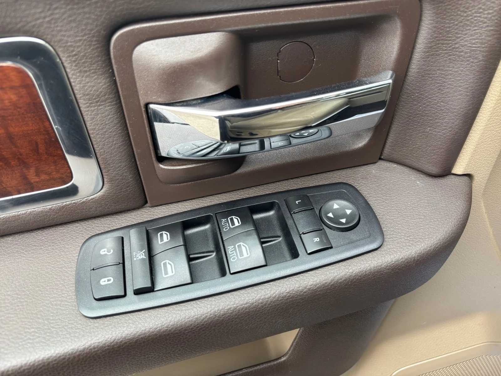 Used 2010 BROWN Dodge Laramie image 11