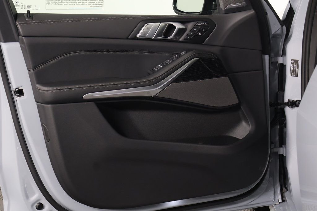 New 2027 Brooklyn Grey Metallic BMW xDrive40i image 8