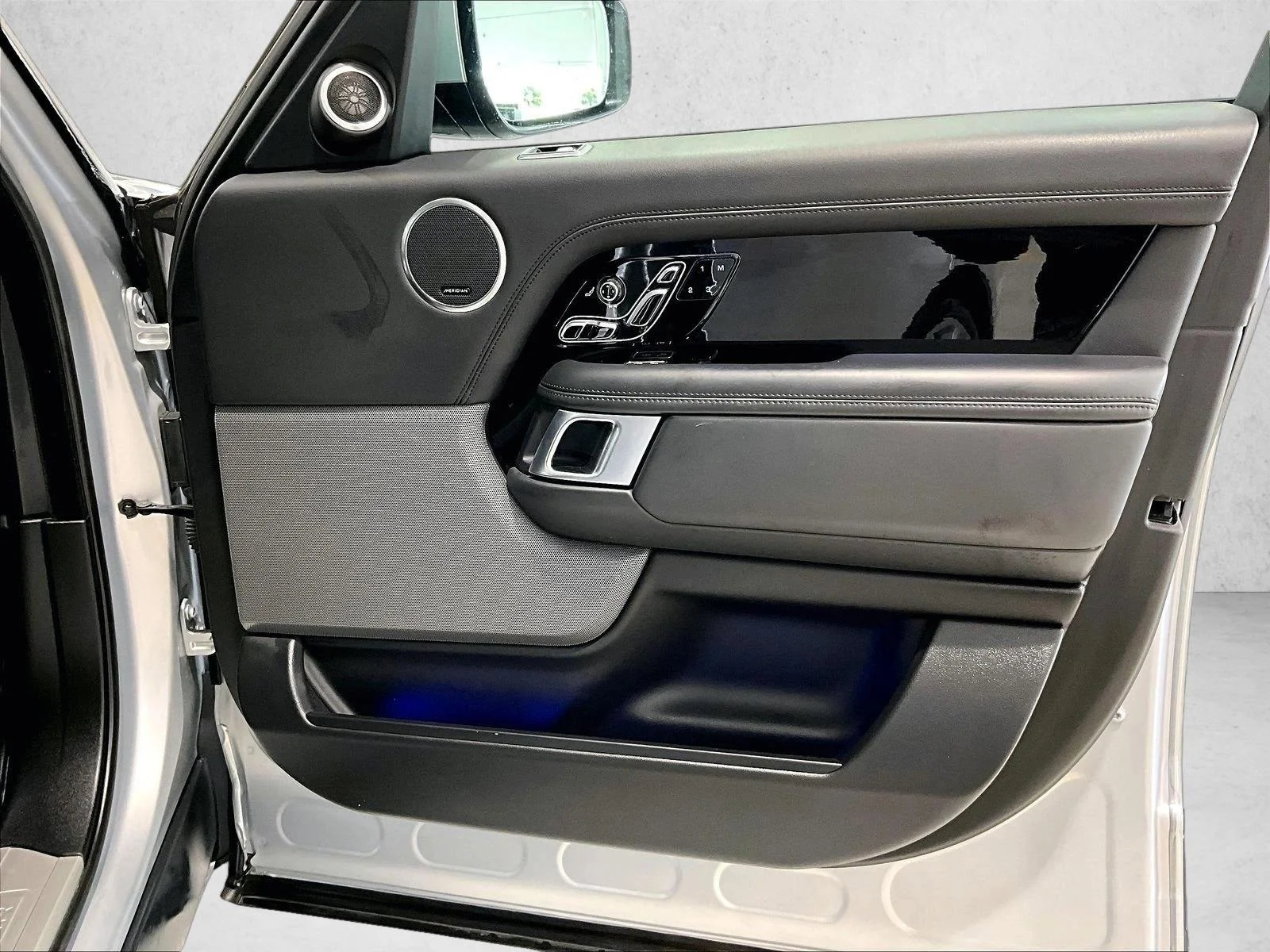 Used 2019 Indus Silver Metallic Land Rover  image 19
