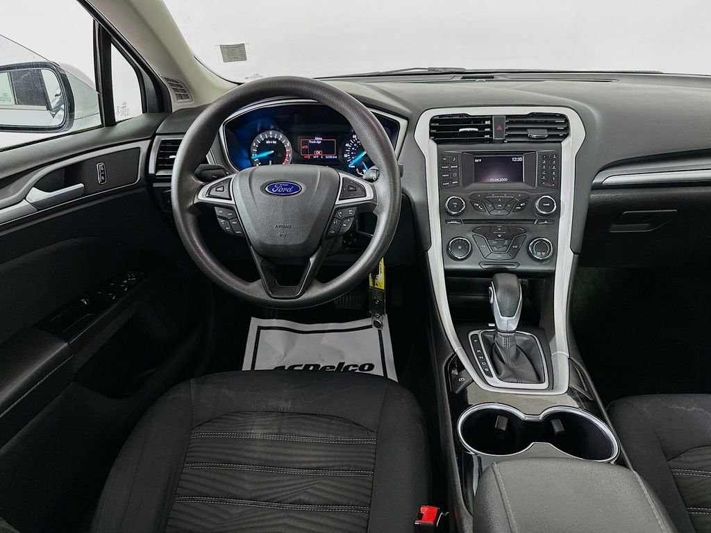 Used 2016 Oxford White Ford SE image 21