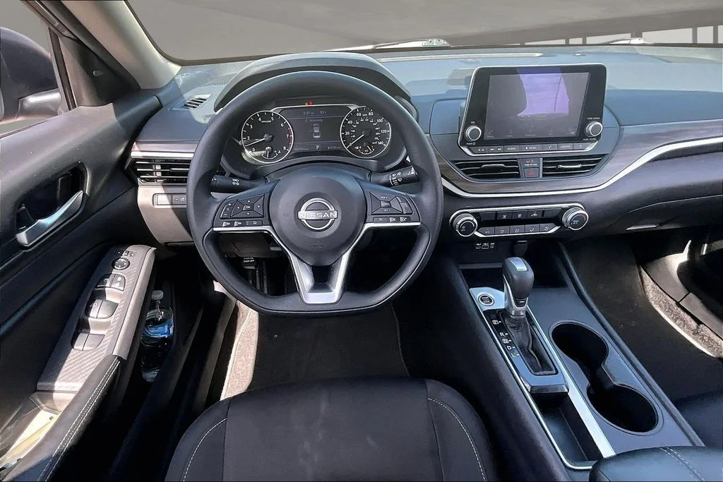Used 2025 Gray Nissan 2.5 SV image 8