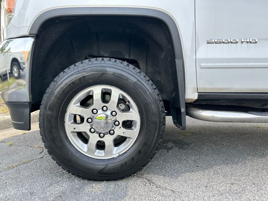 Used 2015 White GMC SLE image 10
