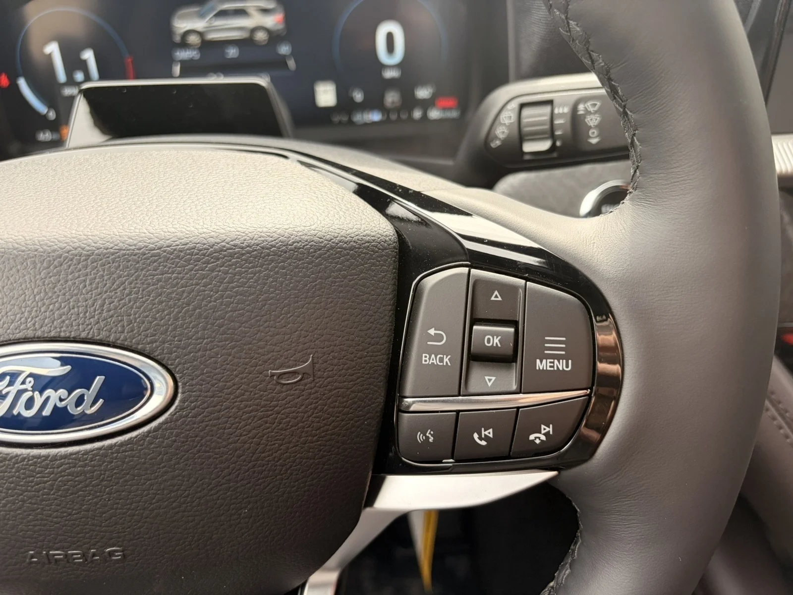 New 2027 Agate Black Metallic Ford Platinum™ image 17