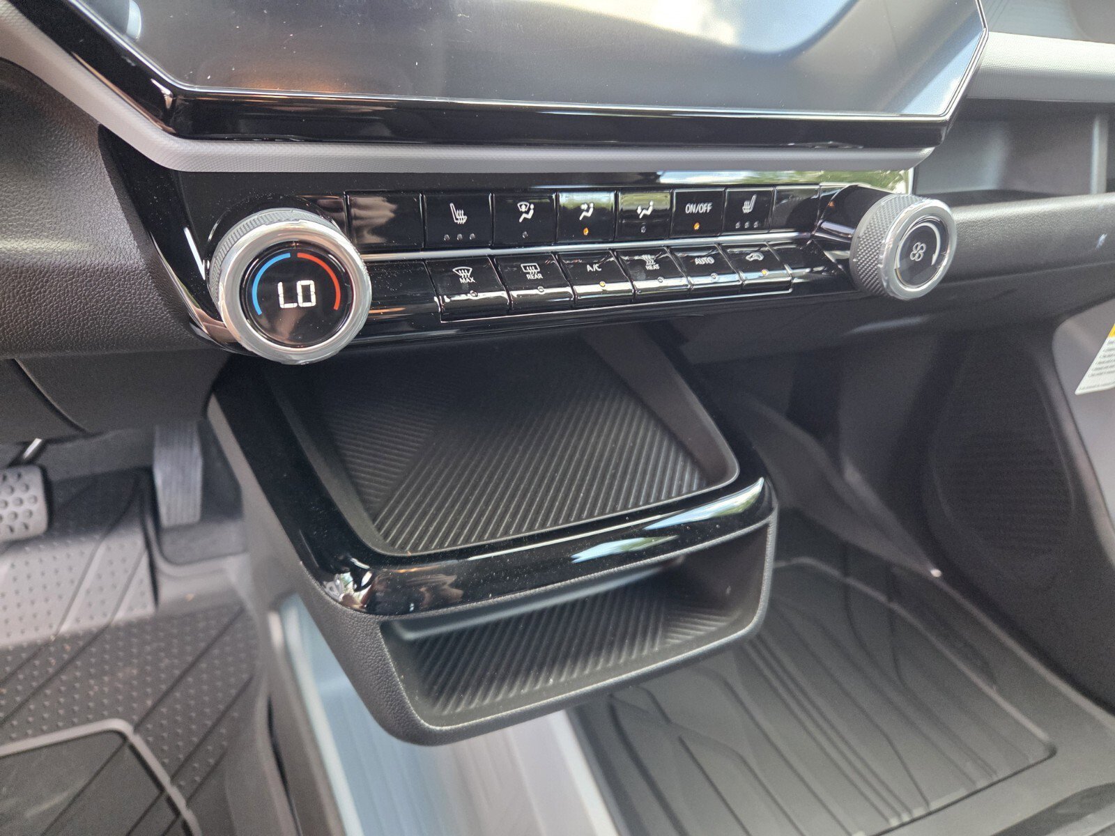 2027 Chevrolet Bolt LT - Photo 28